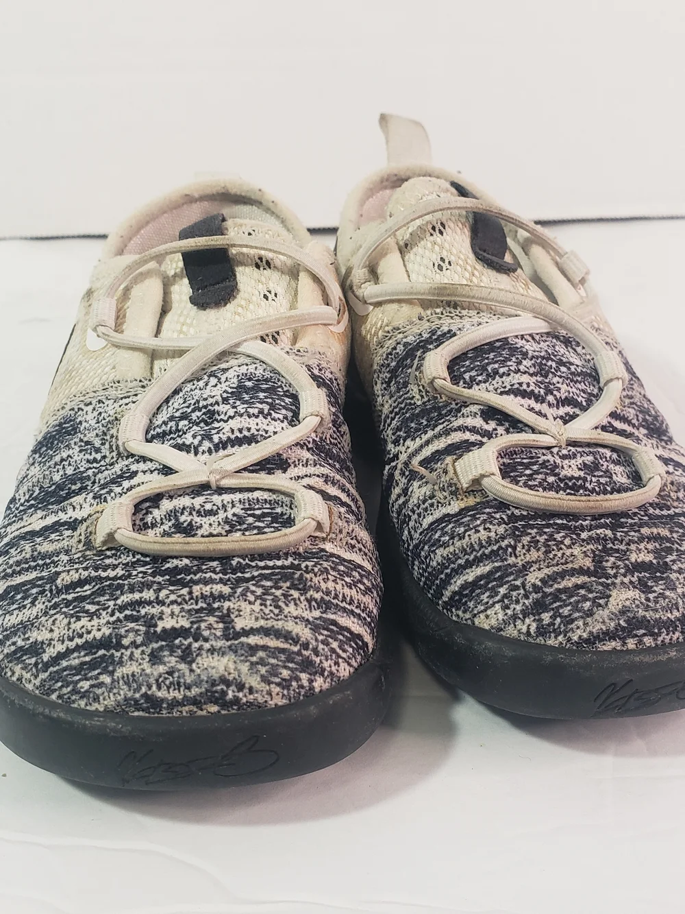 Nike Kids' Lightweight Black & Cream Knit Sneakers Sz: 9C Lil Boys Back toSchool